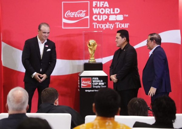 Trofi Piala Dunia Mampir ke Indonesia, Hadirkan Legenda Brasil