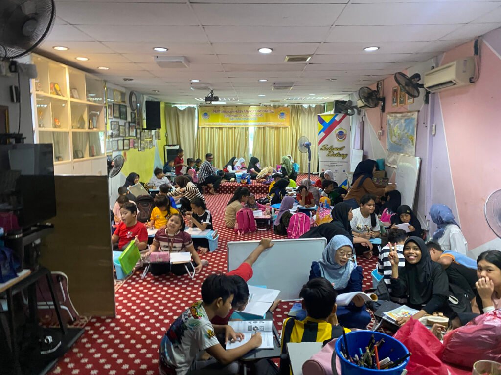 Mahasiswa UMM Bantu Akses Pendidikan Anak PMI di Penang Malaysia: Kisah Inspiratif Pengabdian Lintas Negara